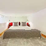 French-style Duplex Loft Few Steps To Douro River דירה *