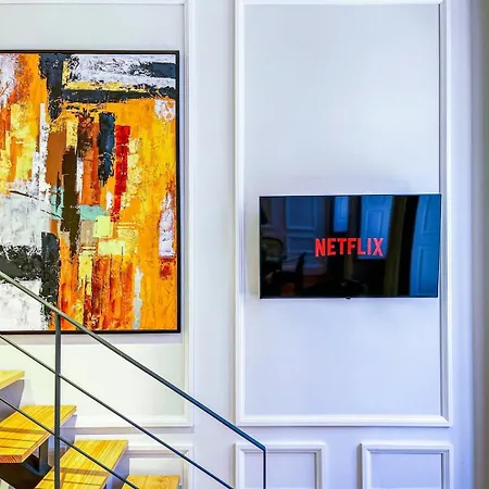 شقة French-style Duplex Loft Few Steps To Douro River بورتو