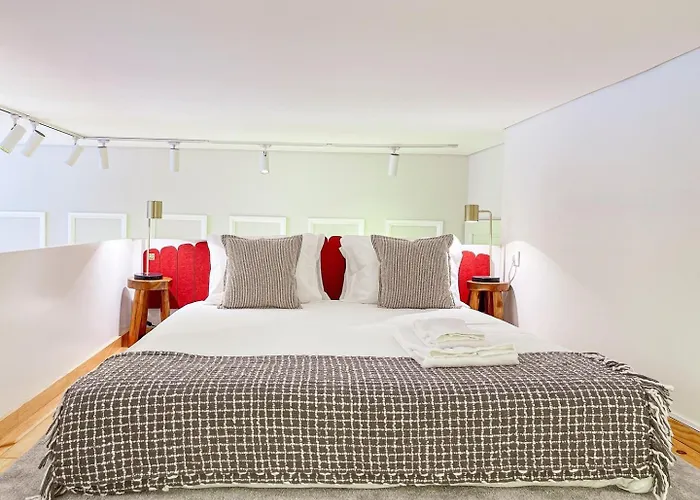 French-style Duplex Loft Few Steps To Douro River Порту